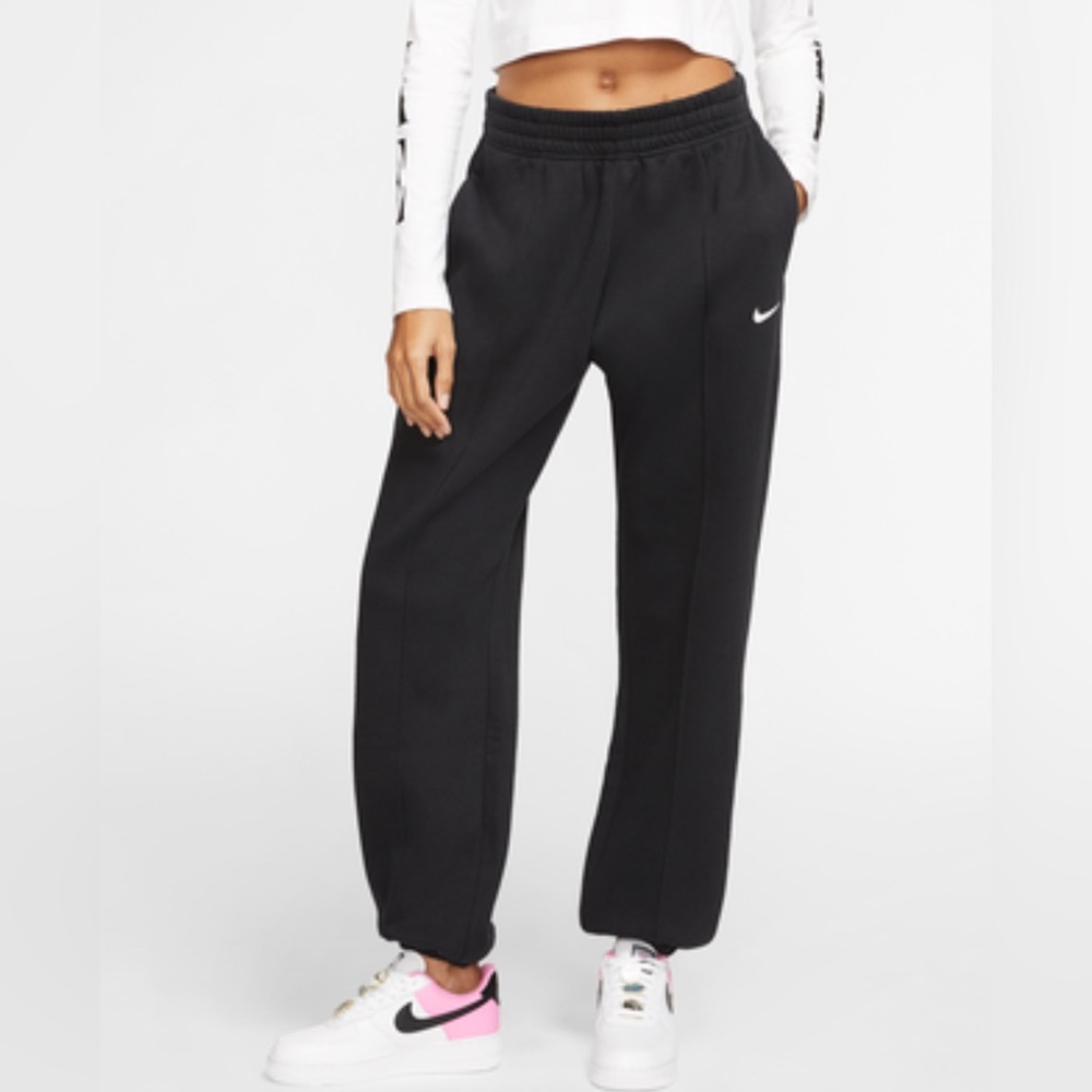 Nike Sportswear Essential Sweatpants